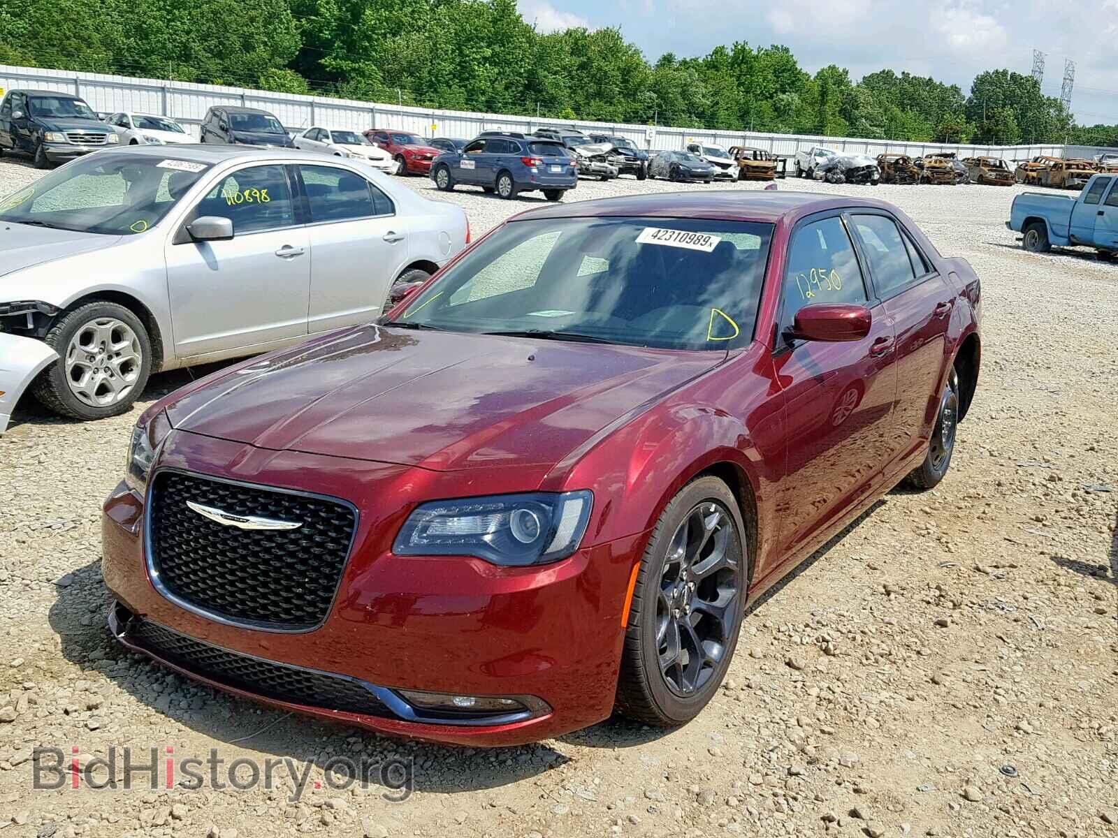 2019 CHRYSLER 300 - VIN: 2C3CCABG5KH609379 - Фото 2