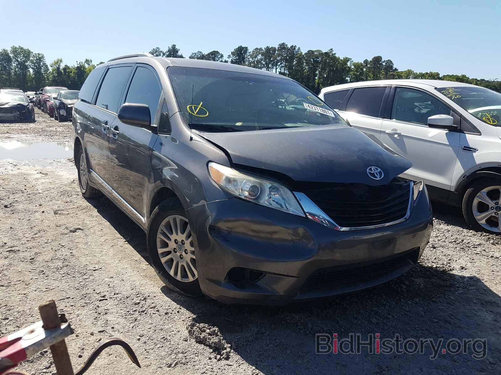 Фотография 5TDKK3DC3DS327780 - TOYOTA SIENNA 2013