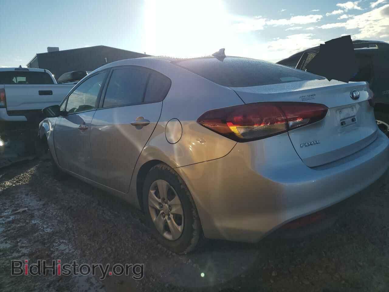 2017 KIA FORTE - VIN: 3KPFK4A78HE037484 - Фото 2