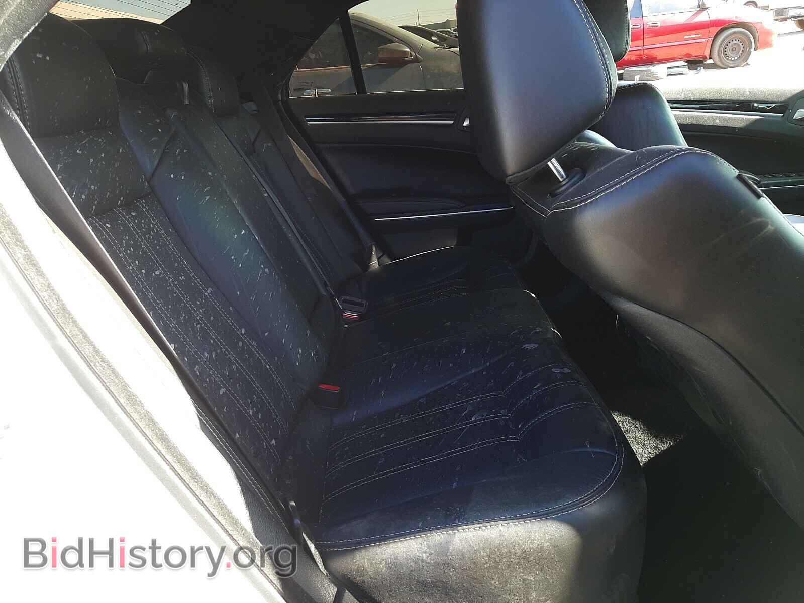2018 CHRYSLER 300 - VIN: 2C3CCAGG3JH218335 - Фото 6