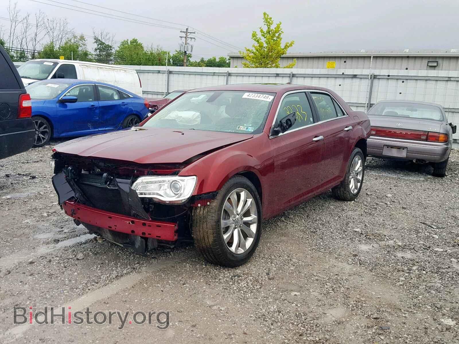 2019 CHRYSLER 300 - VIN: 2C3CCAKG9KH566424 - Фото 2
