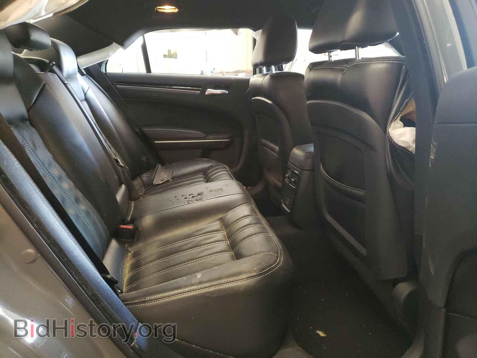 2019 CHRYSLER 300 - VIN: 2C3CCABG3KH628643 - Фото 6