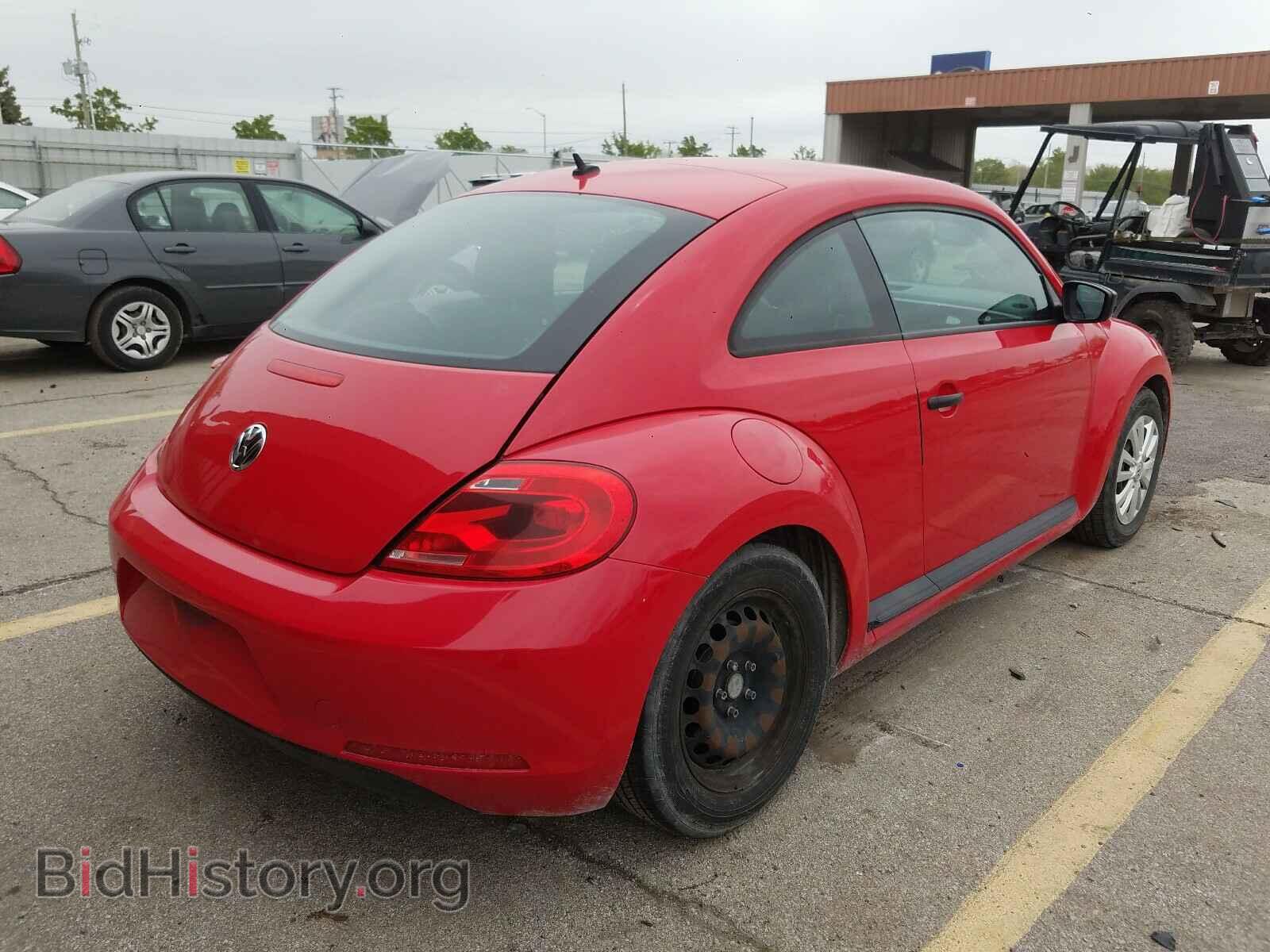 2013 VOLKSWAGEN BEETLE - VIN: 3VWFP7AT7DM644716 - Фото 4