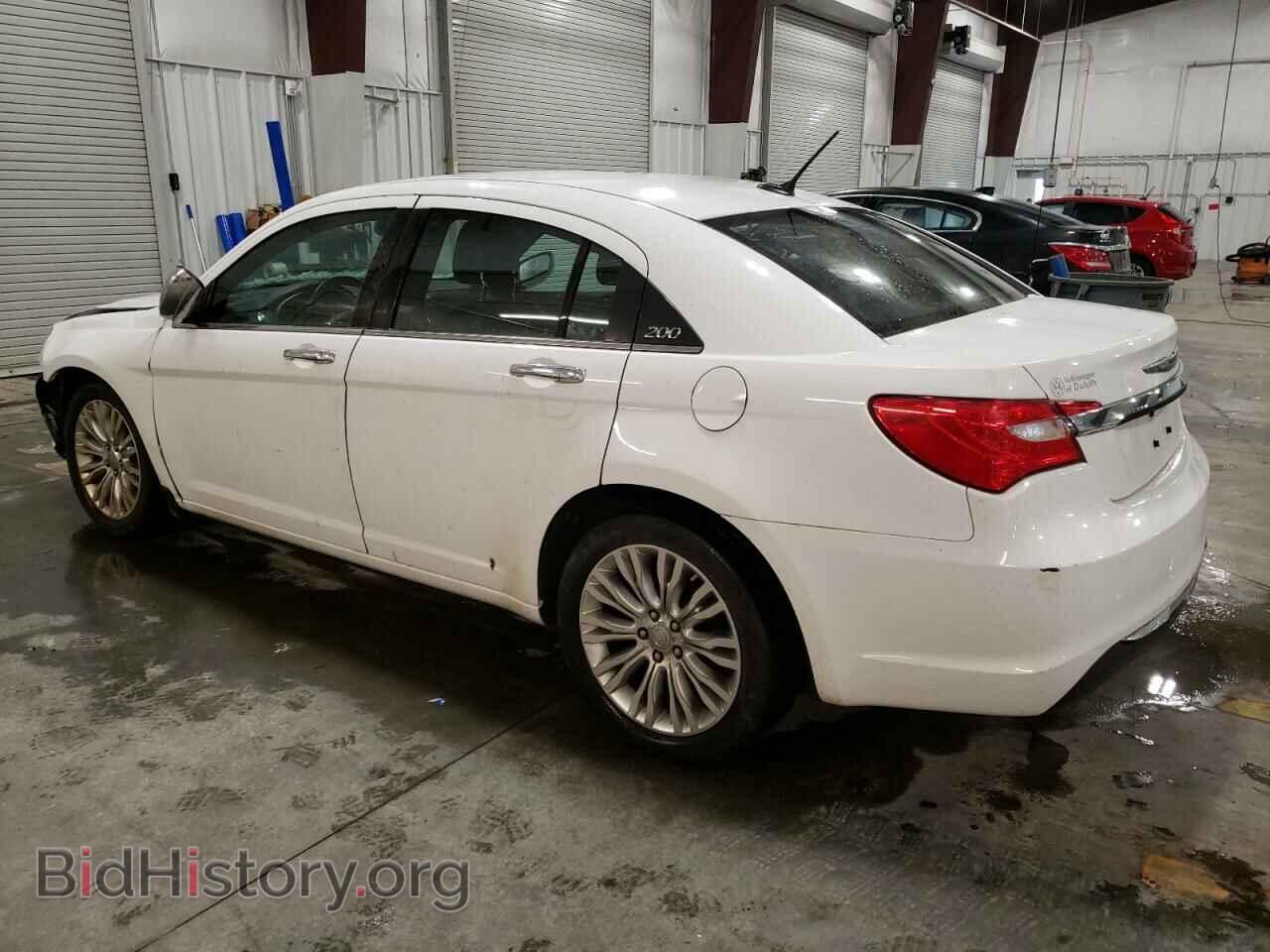 2011 CHRYSLER 200 - VIN: 1C3BC2FG3BN581049 - Photo 2
