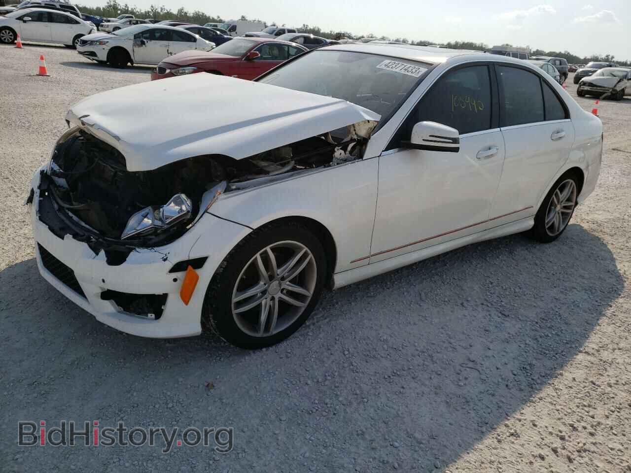 Photo WDDGF4HB3DR293555 - MERCEDES-BENZ C-CLASS 2013
