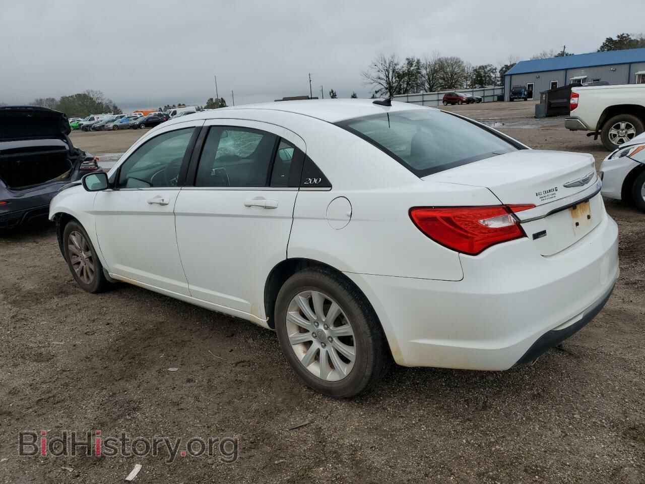 2013 CHRYSLER 200 - VIN: 1C3CCBBG1DN528542 - Фото 2