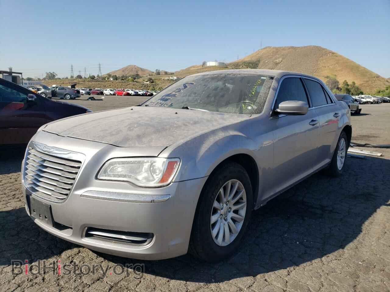 2013 CHRYSLER 300 - VIN: 2C3CCAAG2DH662268 - Фото 2