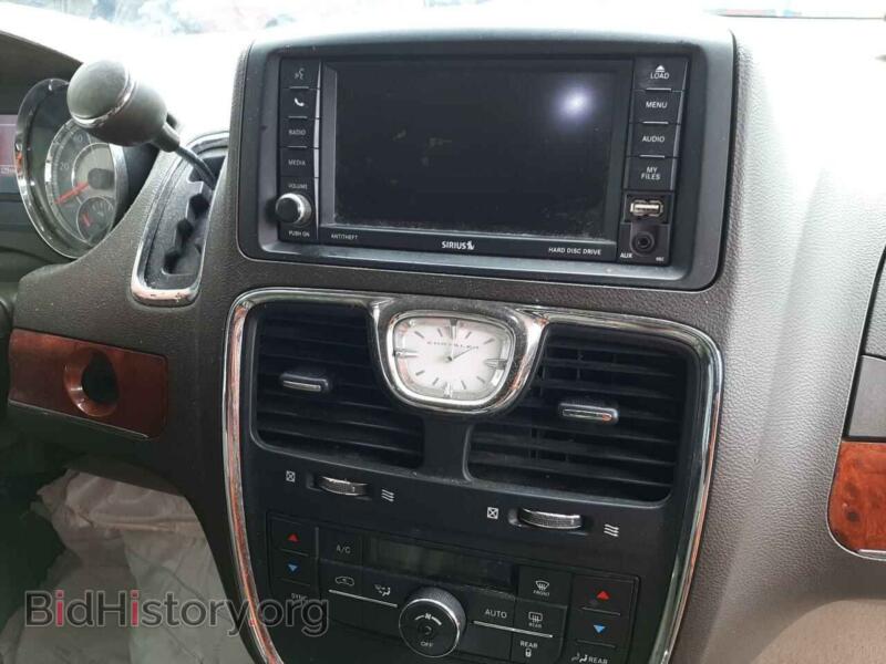 2016 Chrysler MINIVAN (VIN 2C4RC1BG7GR230245) — photo 9 of 10