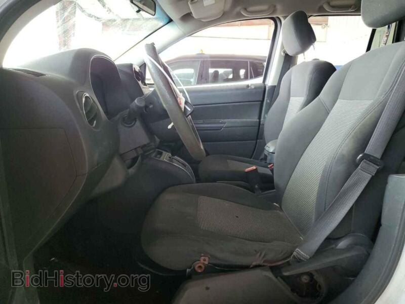 2011 Jeep COMPASS (VIN 1J4NT1FA4BD195027) — photo 7 of 12