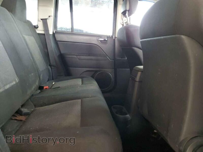 2011 Jeep COMPASS (VIN 1J4NT1FA4BD195027) — photo 10 of 12