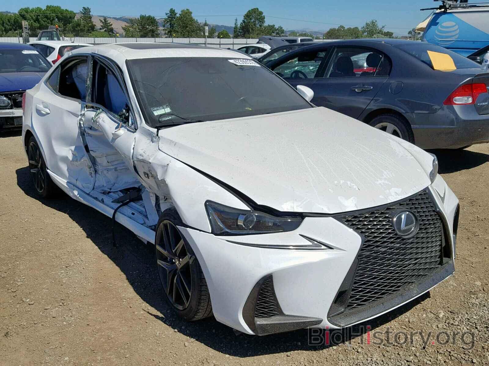 Photo JTHBA1D27H5038829 - LEXUS IS 2017