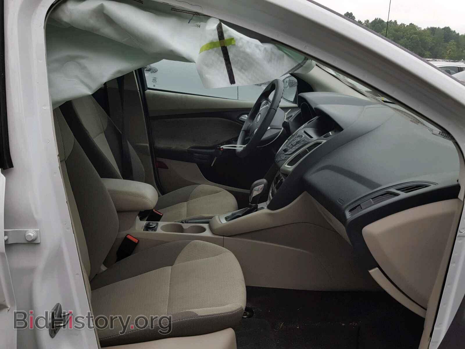 2012 Ford FOCUS (VIN 1FAHP3F25CL266325) — photo 5 of 10