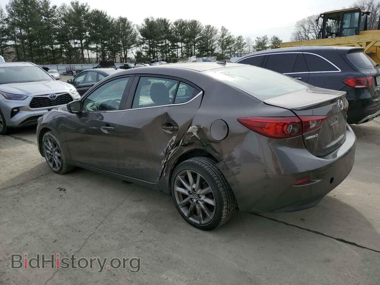2018 MAZDA 3 - VIN: 3MZBN1V32JM161996 - Photo 2