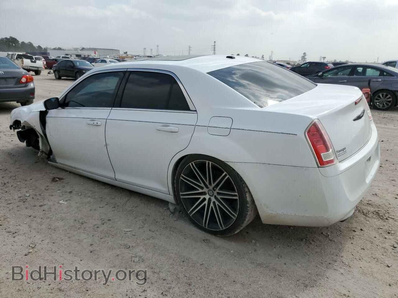 2013 CHRYSLER 300 - VIN: 2C3CCABT2DH585493 - Фото 2