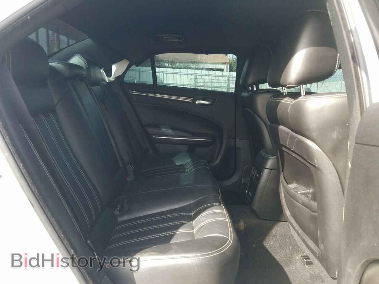 2019 CHRYSLER 300 - VIN: 2C3CCAGG3KH586063 - Фото 6