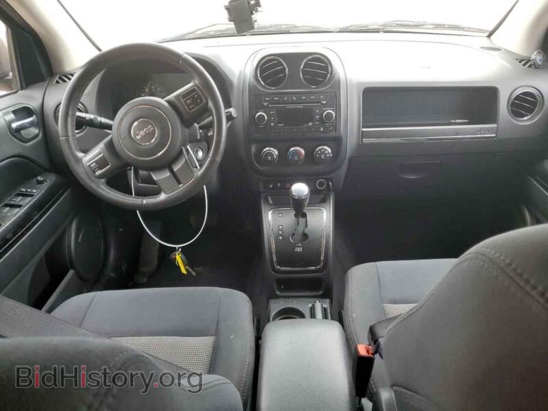 2011 Jeep COMPASS (VIN 1J4NT1FA1BD139398) — photo 8 of 14