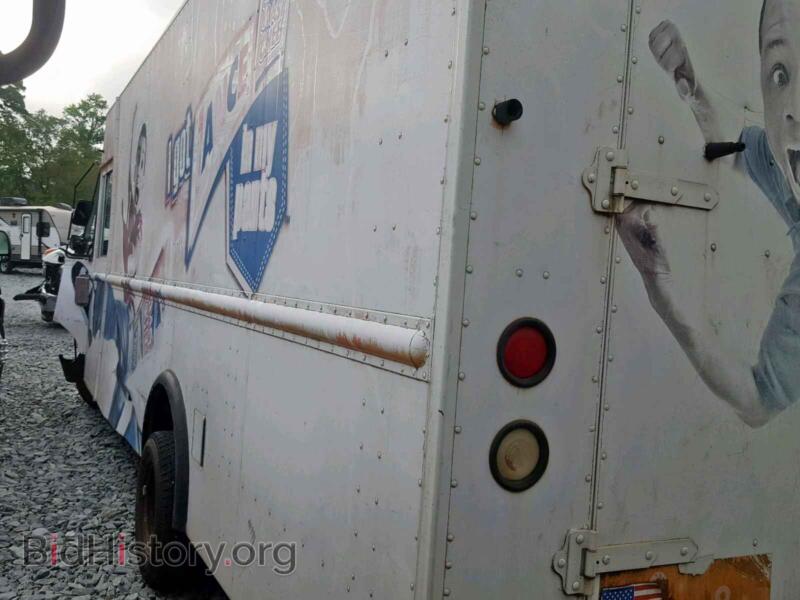 2006 Ford ECONOLINE (VIN 1FCJE39L46DA46050) — photo 3 of 10