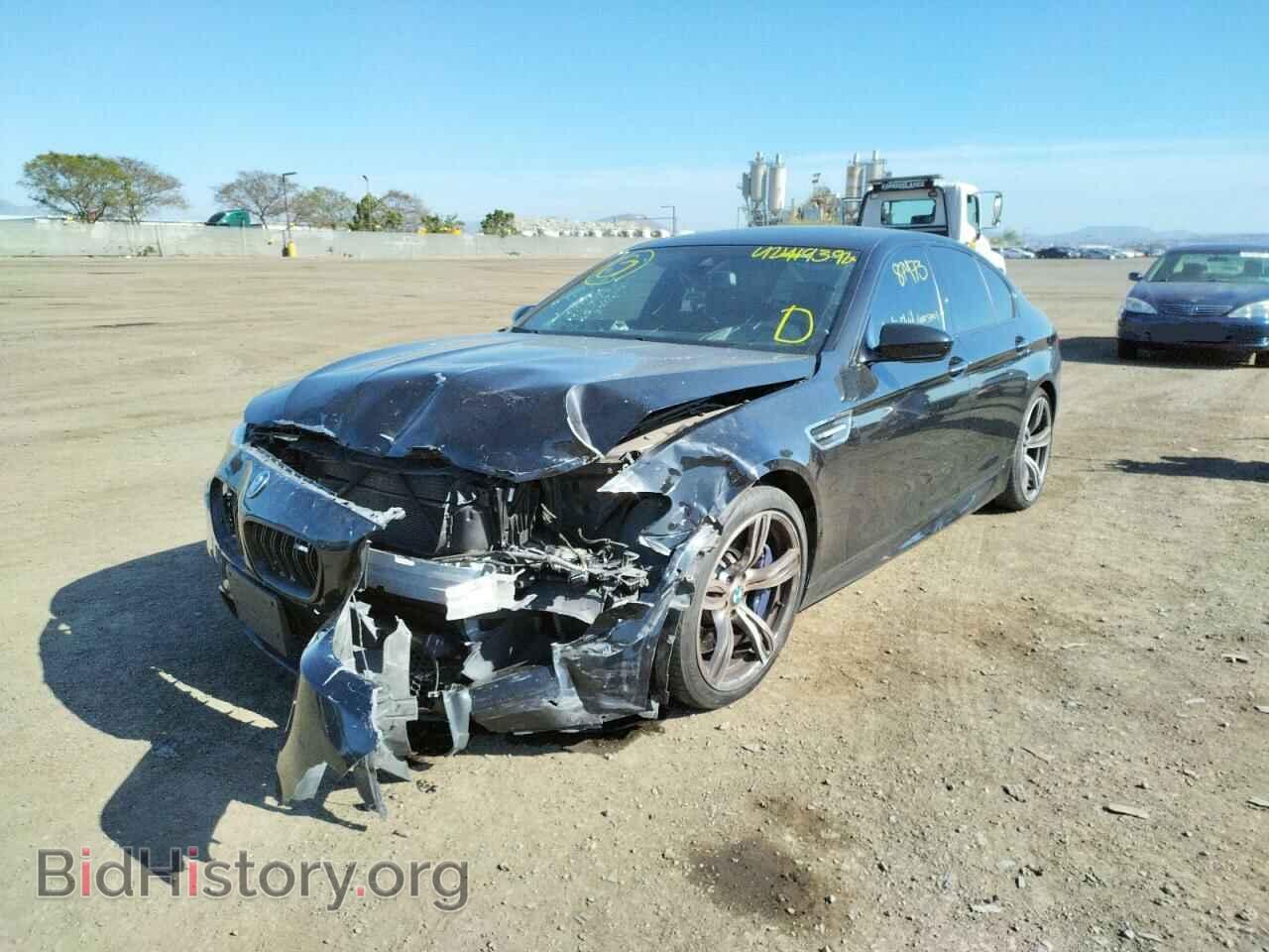 2013 BMW M5 - VIN: WBSFV9C51DD096932 - Фото 2