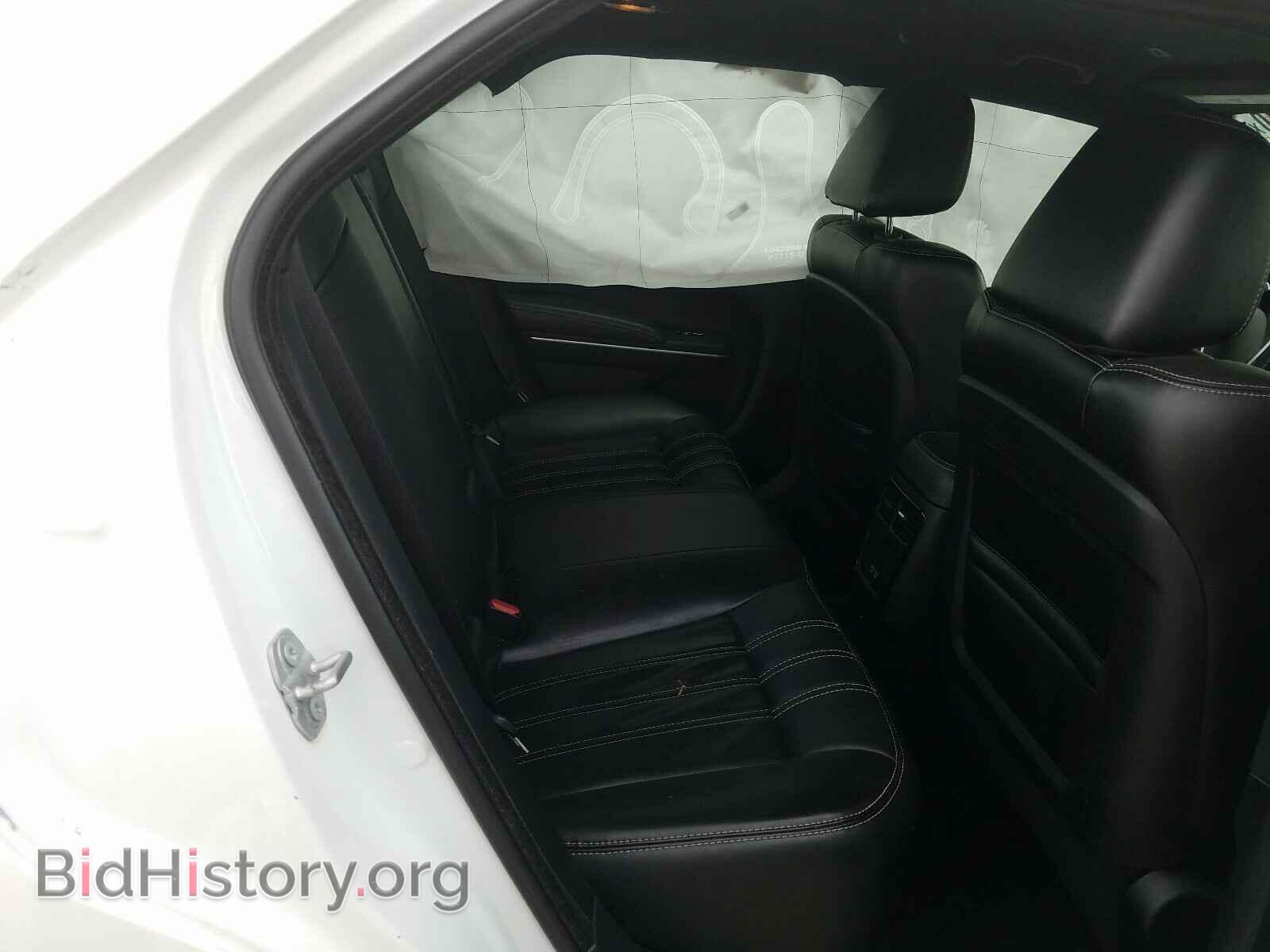 2019 CHRYSLER 300 - VIN: 2C3CCABG0KH628700 - Фото 6