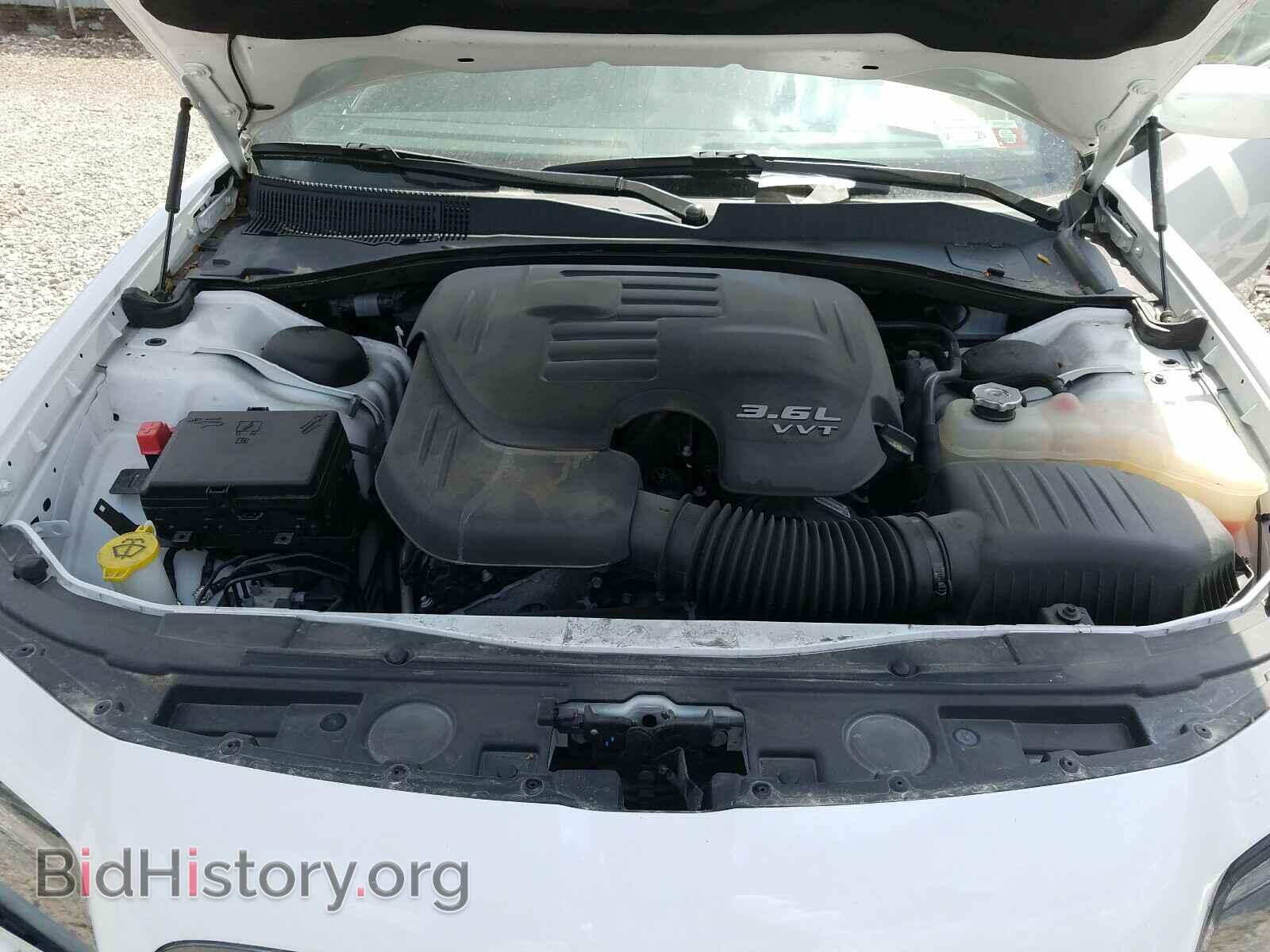 2019 CHRYSLER 300 - VIN: 2C3CCABG0KH628700 - Фото 7
