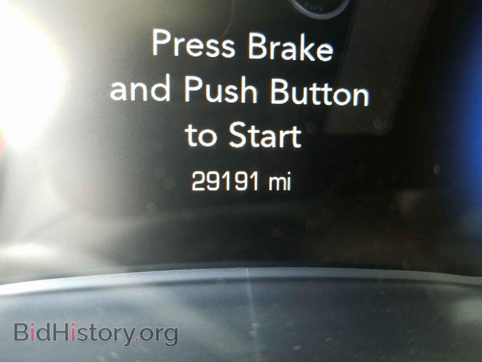 2019 CHRYSLER 300 - VIN: 2C3CCABG0KH628700 - Фото 8