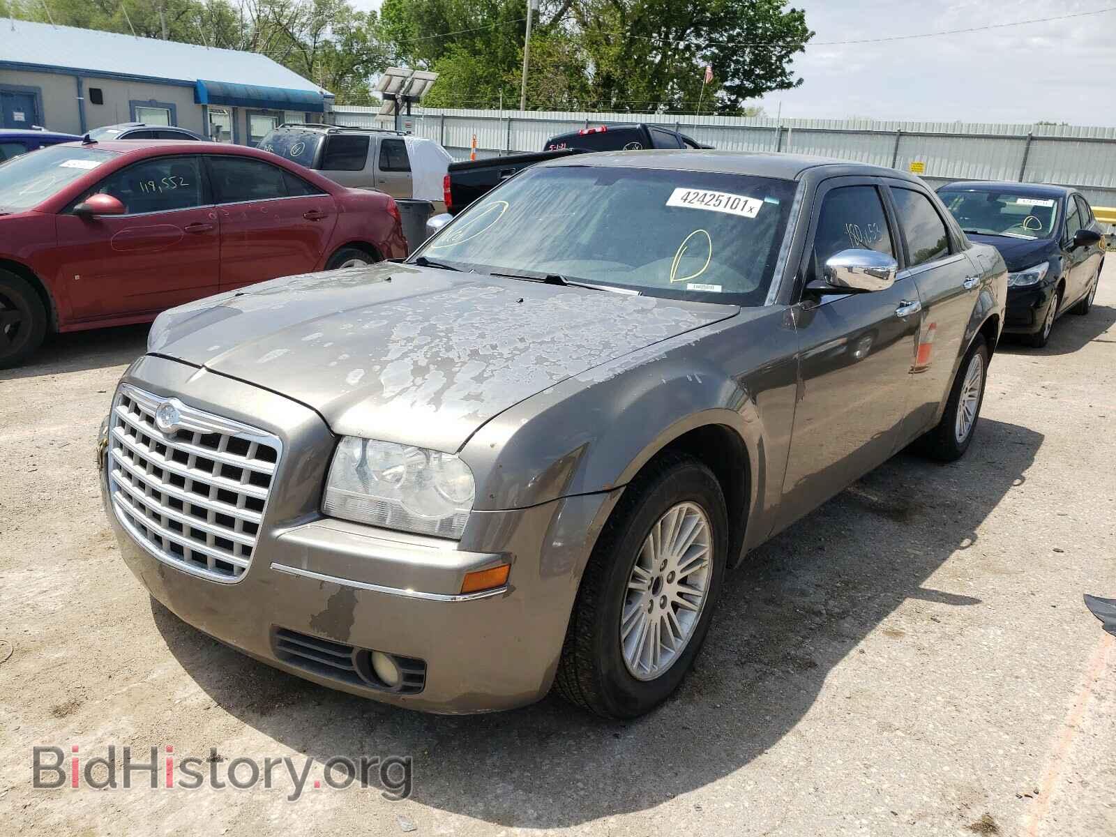 2010 CHRYSLER 300 - VIN: 2C3CA4CD4AH105156 - Фото 2