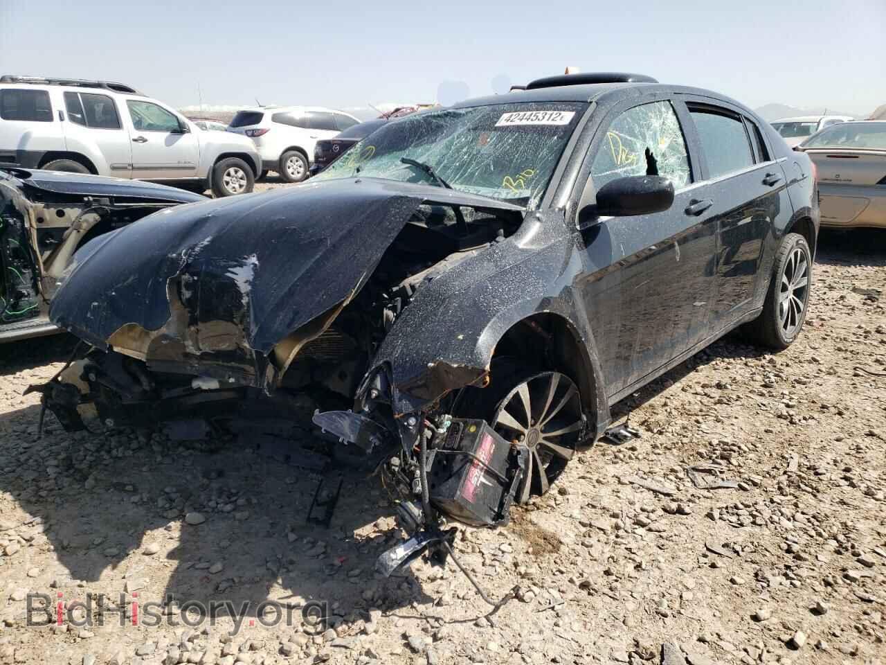 2011 CHRYSLER 200 - VIN: 1C3BC8FG3BN612125 - Фото 2