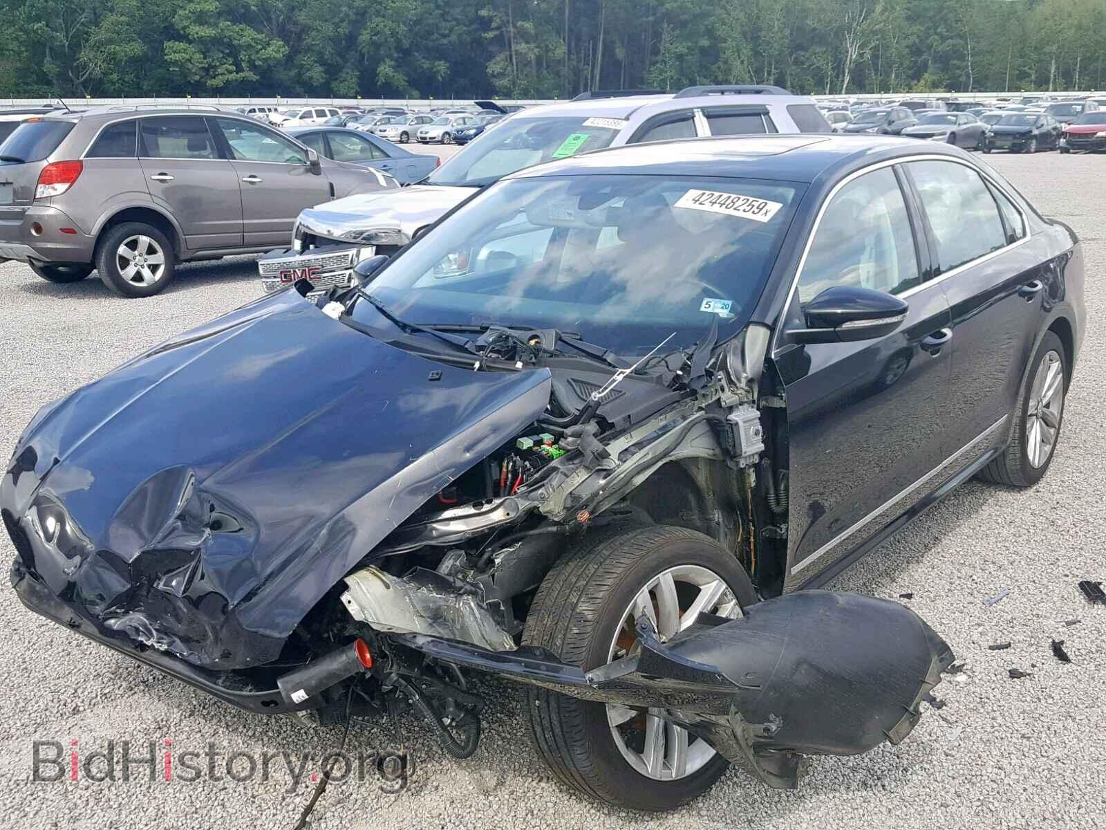 2017 VOLKSWAGEN PASSAT - VIN: 1VWCT7A33HC045866 - Фото 2