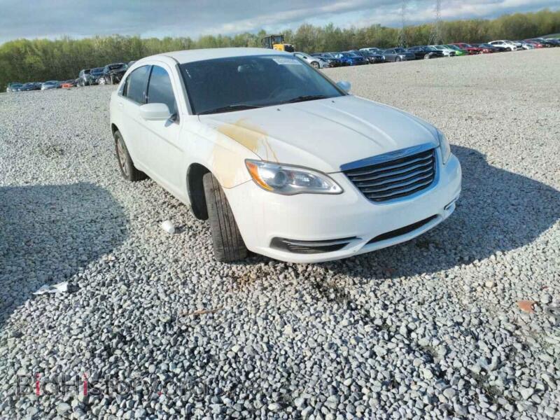 2013 Chrysler 200 200 Tourin (VIN 1C3CCBBB8DN632899) — photo 1 of 10, Copart, damage: mechanical