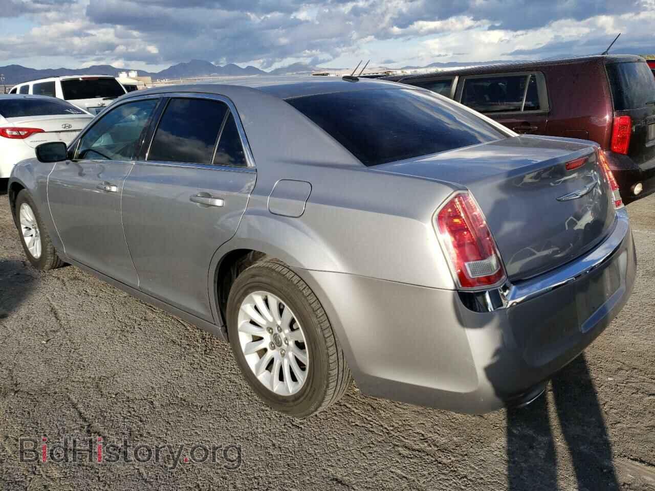 2014 CHRYSLER 300 - VIN: 2C3CCAAG0EH352525 - Фото 2