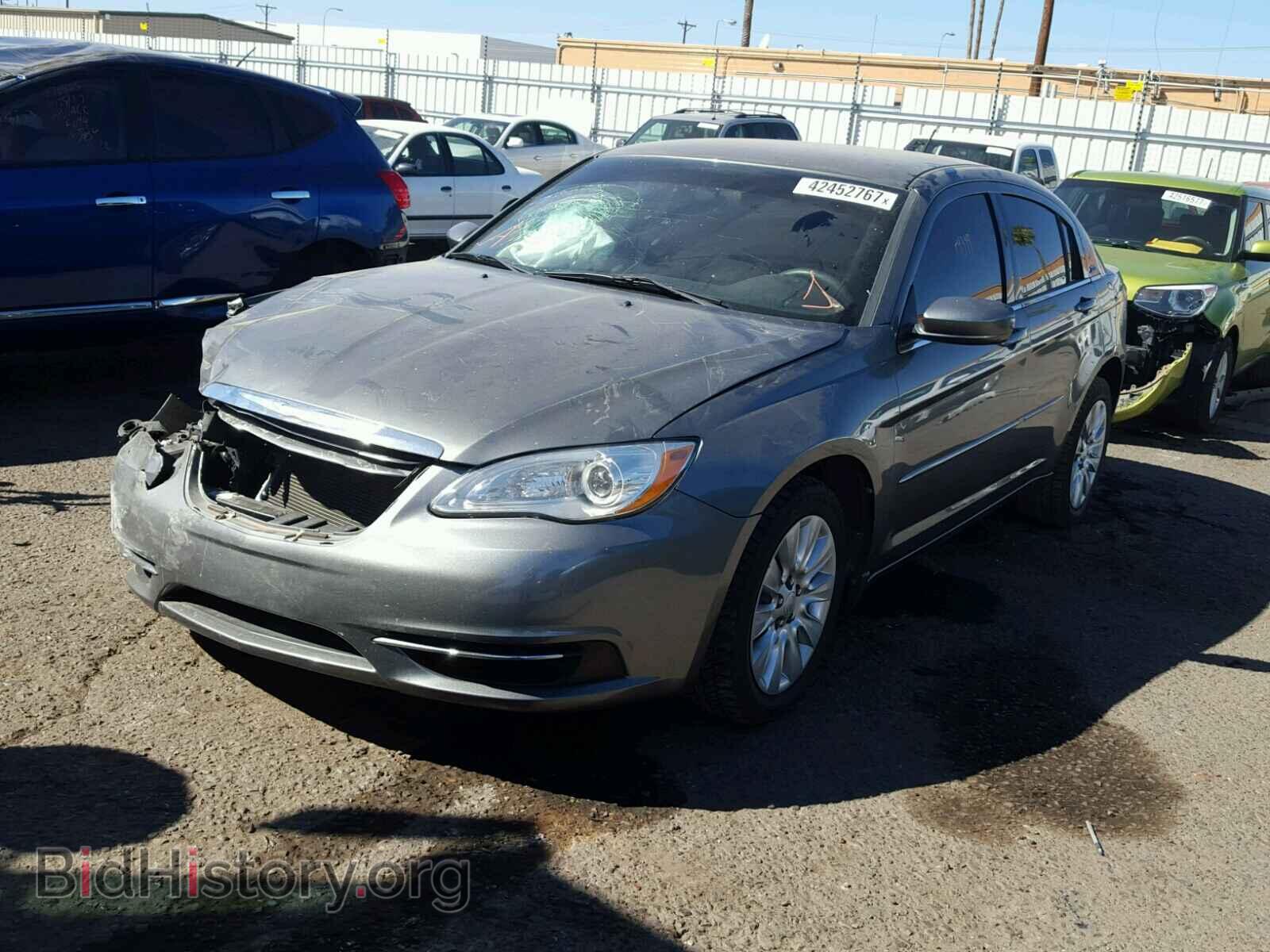 2013 CHRYSLER 200 - VIN: 1C3CCBAB2DN589856 - Фото 2