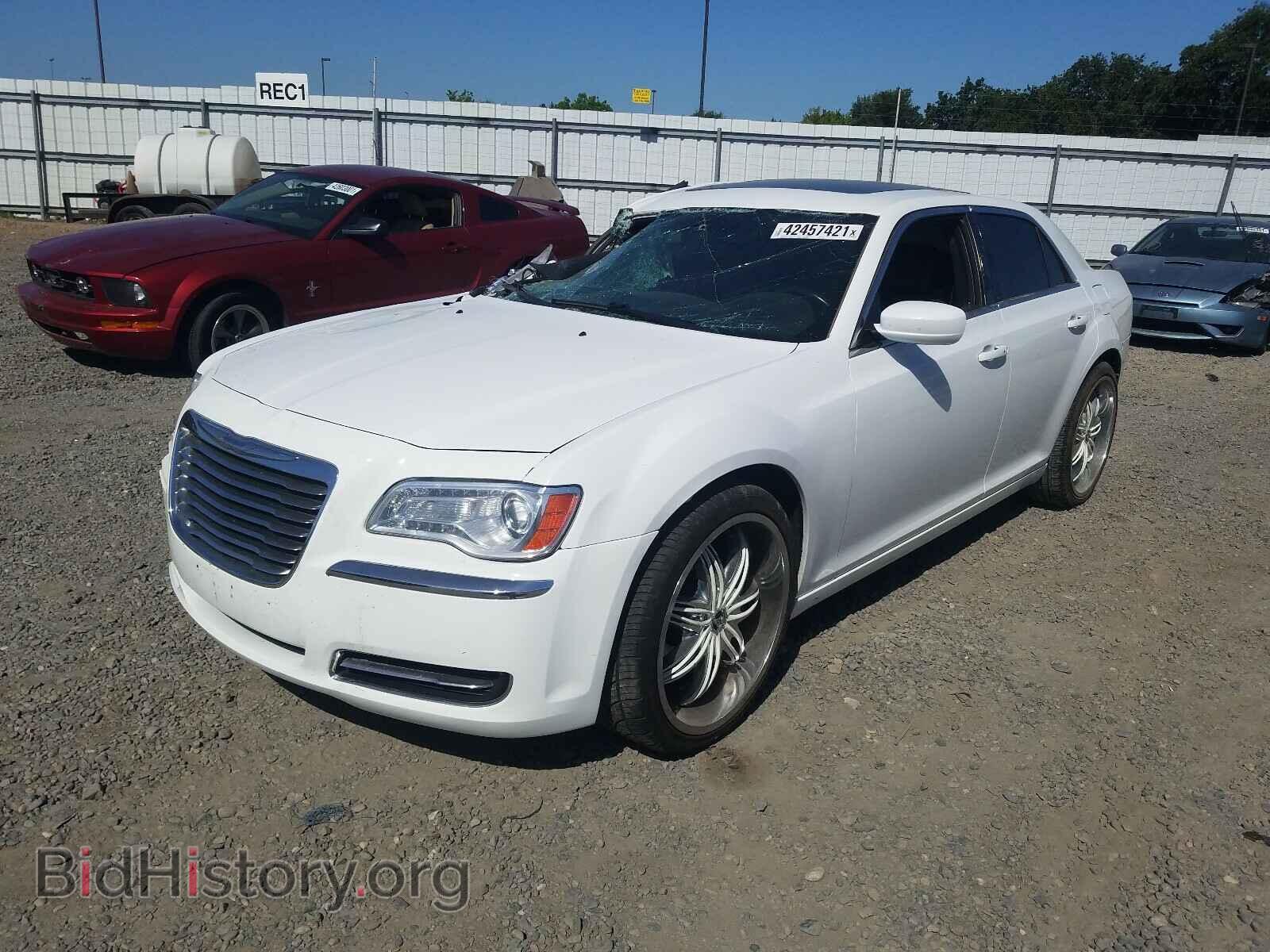 2014 CHRYSLER 300 - VIN: 2C3CCAAG8EH320888 - Фото 2