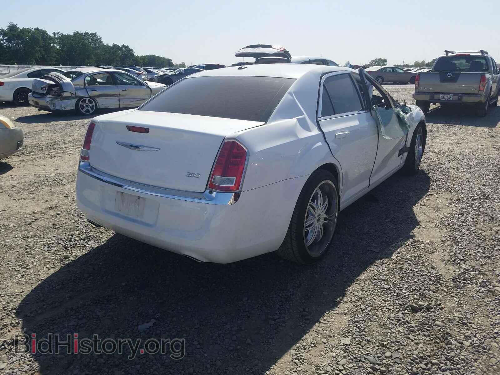 2014 CHRYSLER 300 - VIN: 2C3CCAAG8EH320888 - Фото 4
