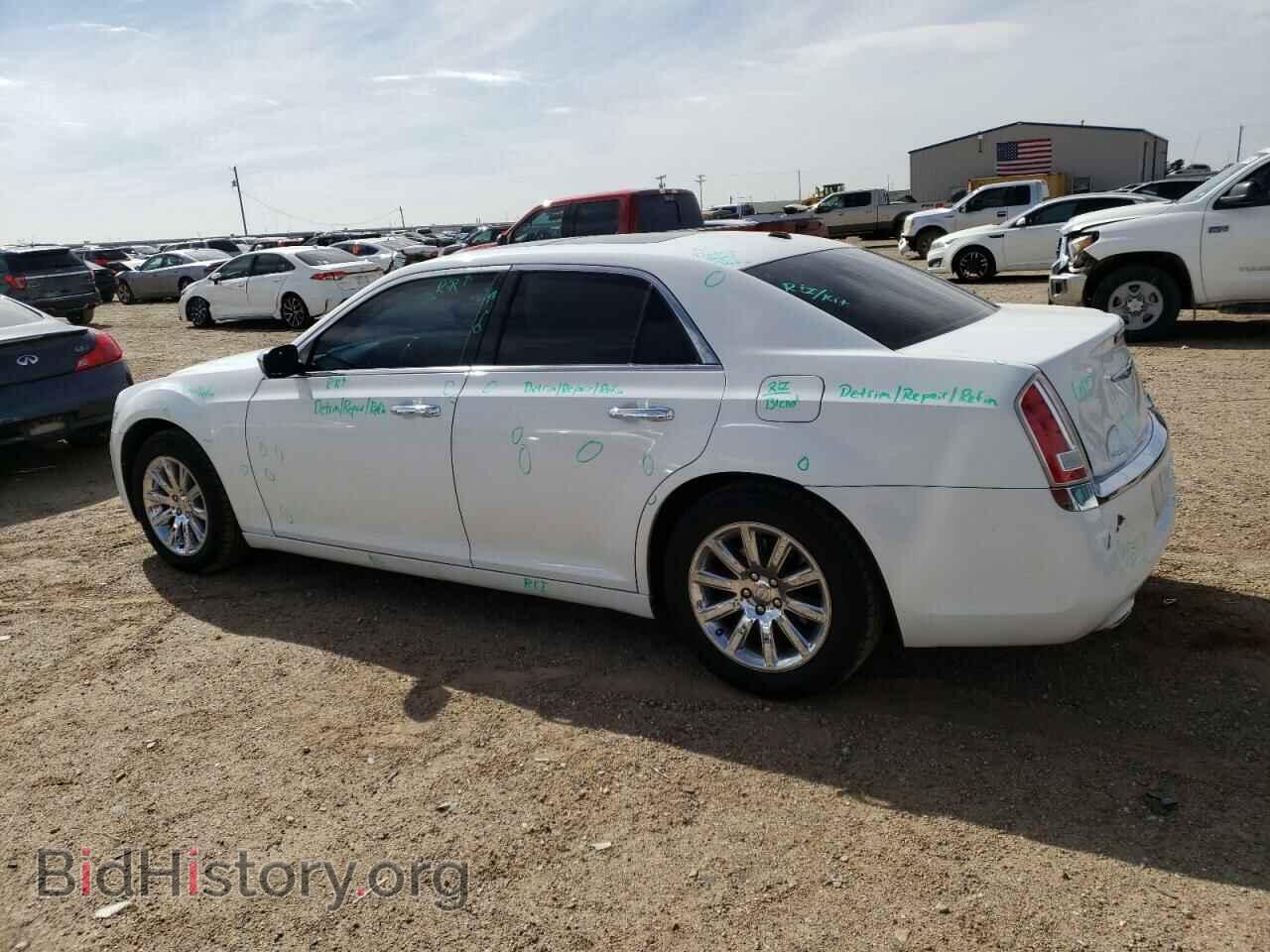 2011 CHRYSLER 300 - VIN: 2C3CA6CT2BH592748 - Фото 2