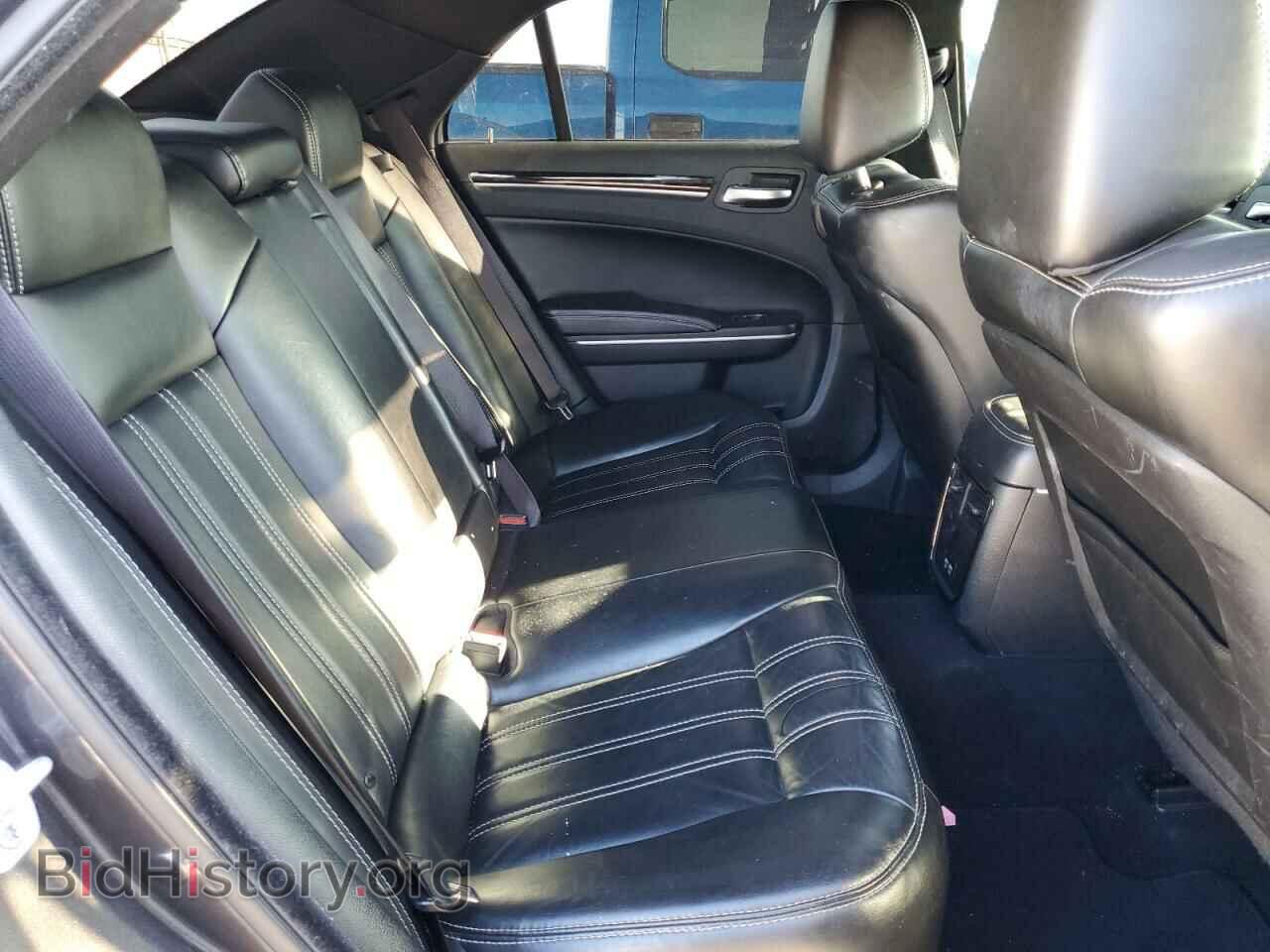 2019 CHRYSLER 300 - VIN: 2C3CCABG3KH634068 - Фото 10