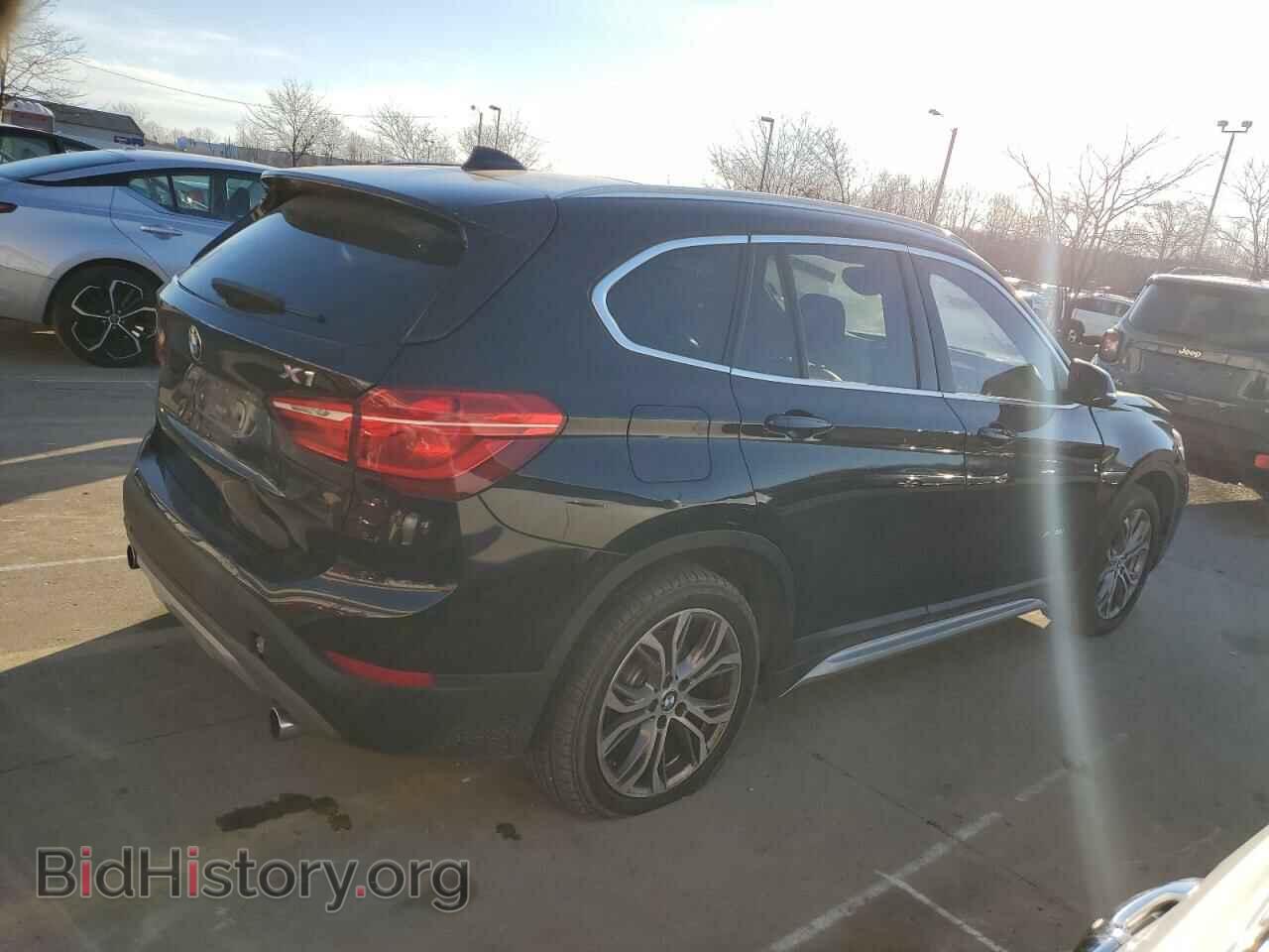2017 BMW X1 - VIN: WBXHT3Z31H4A55236 - Фото 3