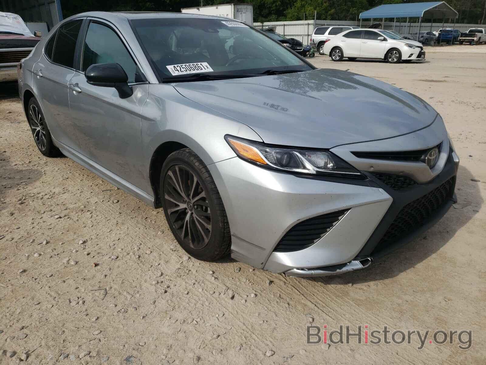 Photo 4T1B11HK1JU666257 - TOYOTA CAMRY 2018