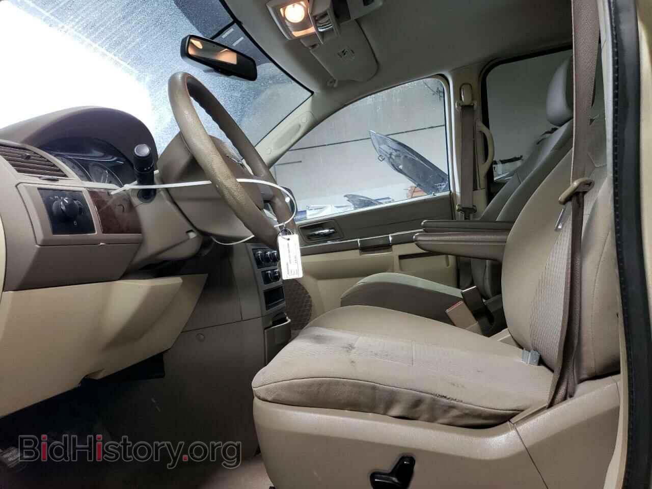 2010 CHRYSLER MINIVAN - VIN: 2A4RR2D18AR464117 - Photo 7