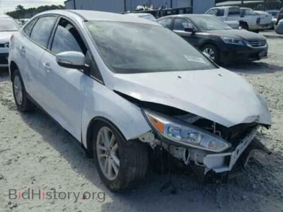2015 Ford FOCUS Focus SE, белый — VIN 1FADP3F2XFL343449, Copart
