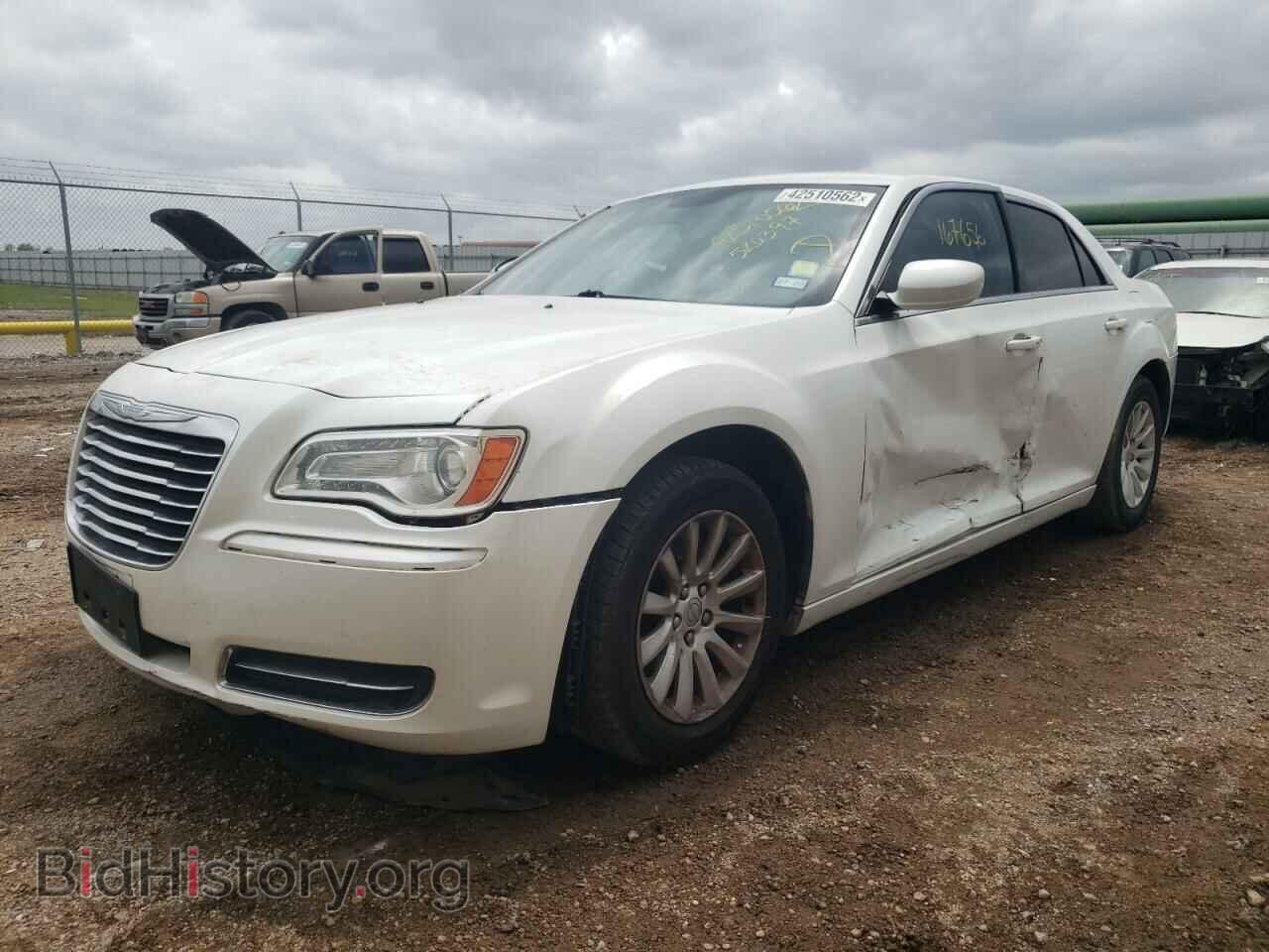 2013 CHRYSLER 300 - VIN: 2C3CCAAG5DH520397 - Фото 2
