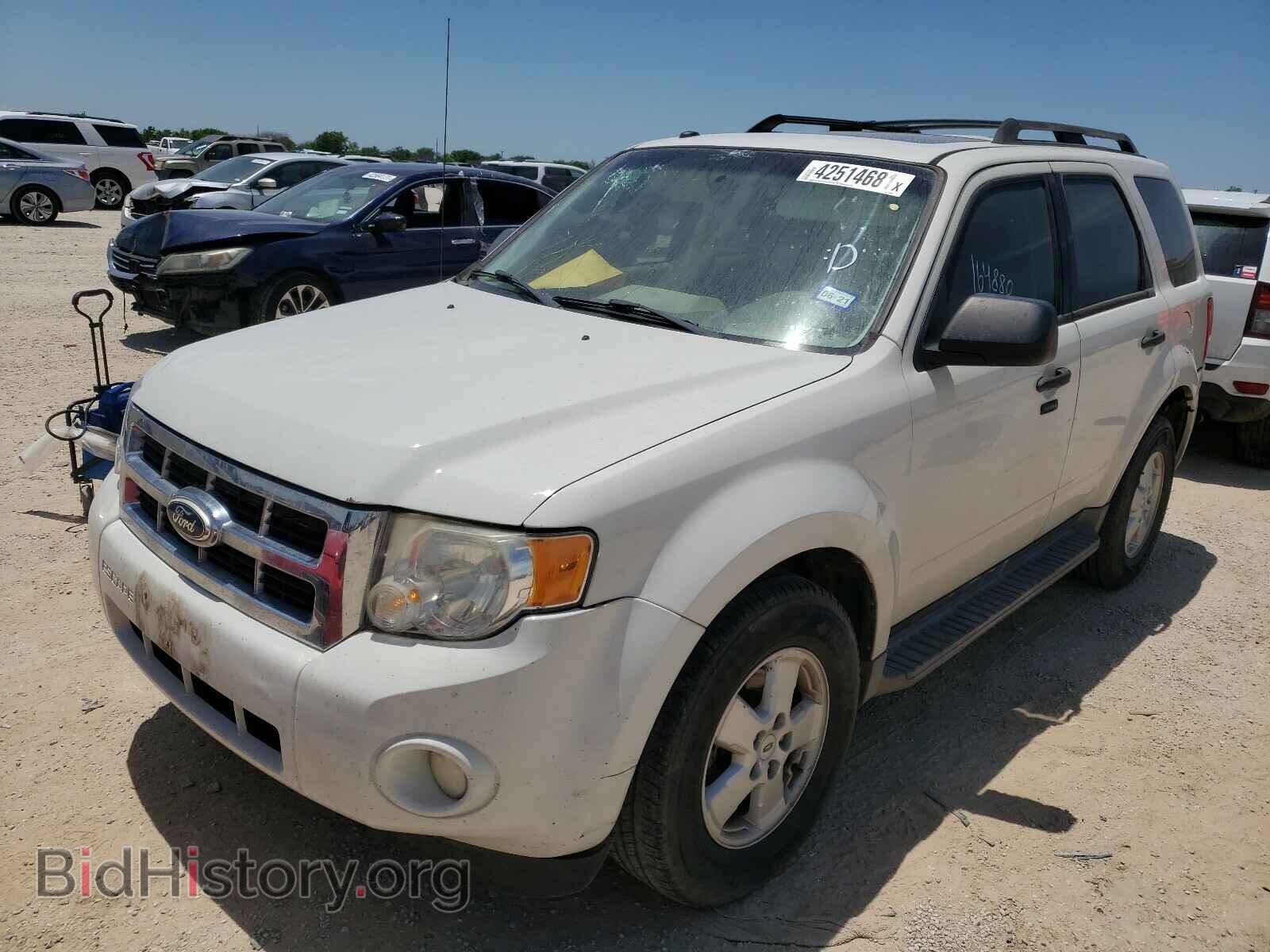2011 FORD ESCAPE - VIN: 1FMCU0D76BKA80951 - Фото 2