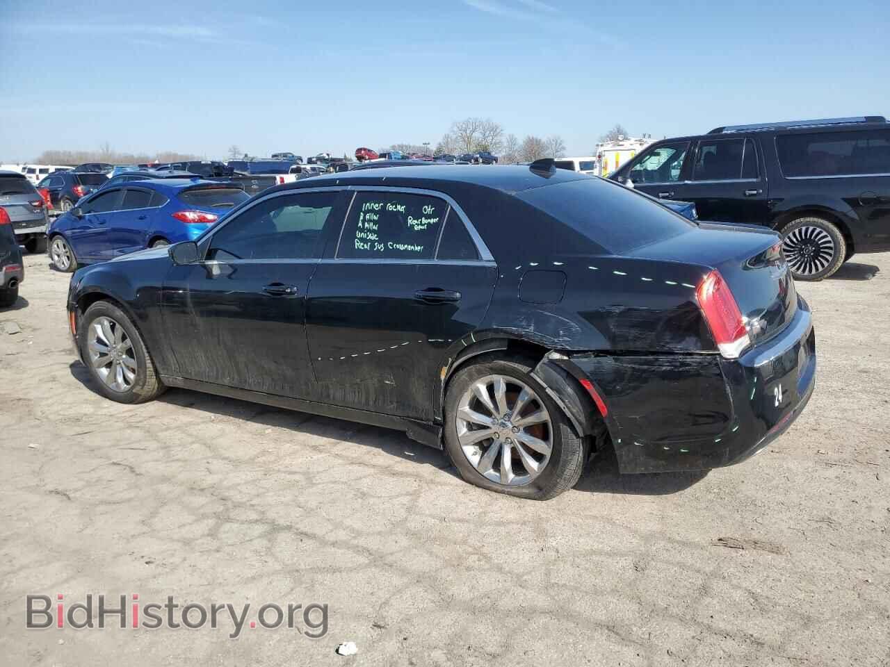 2019 CHRYSLER 300 - VIN: 2C3CCARG3KH578204 - Фото 2