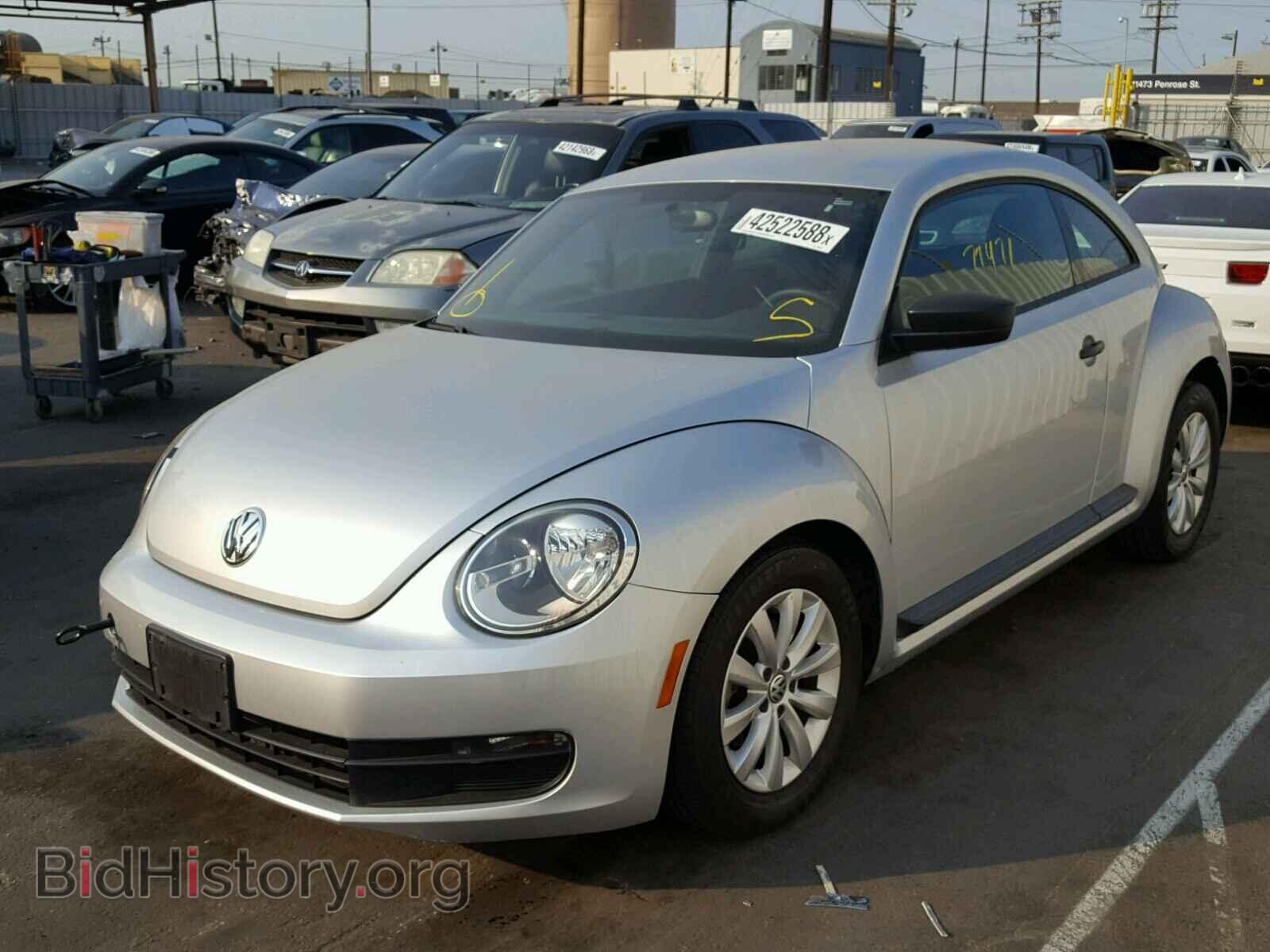 2013 VOLKSWAGEN BEETLE - VIN: 3VWFP7AT5DM668660 - Фото 2