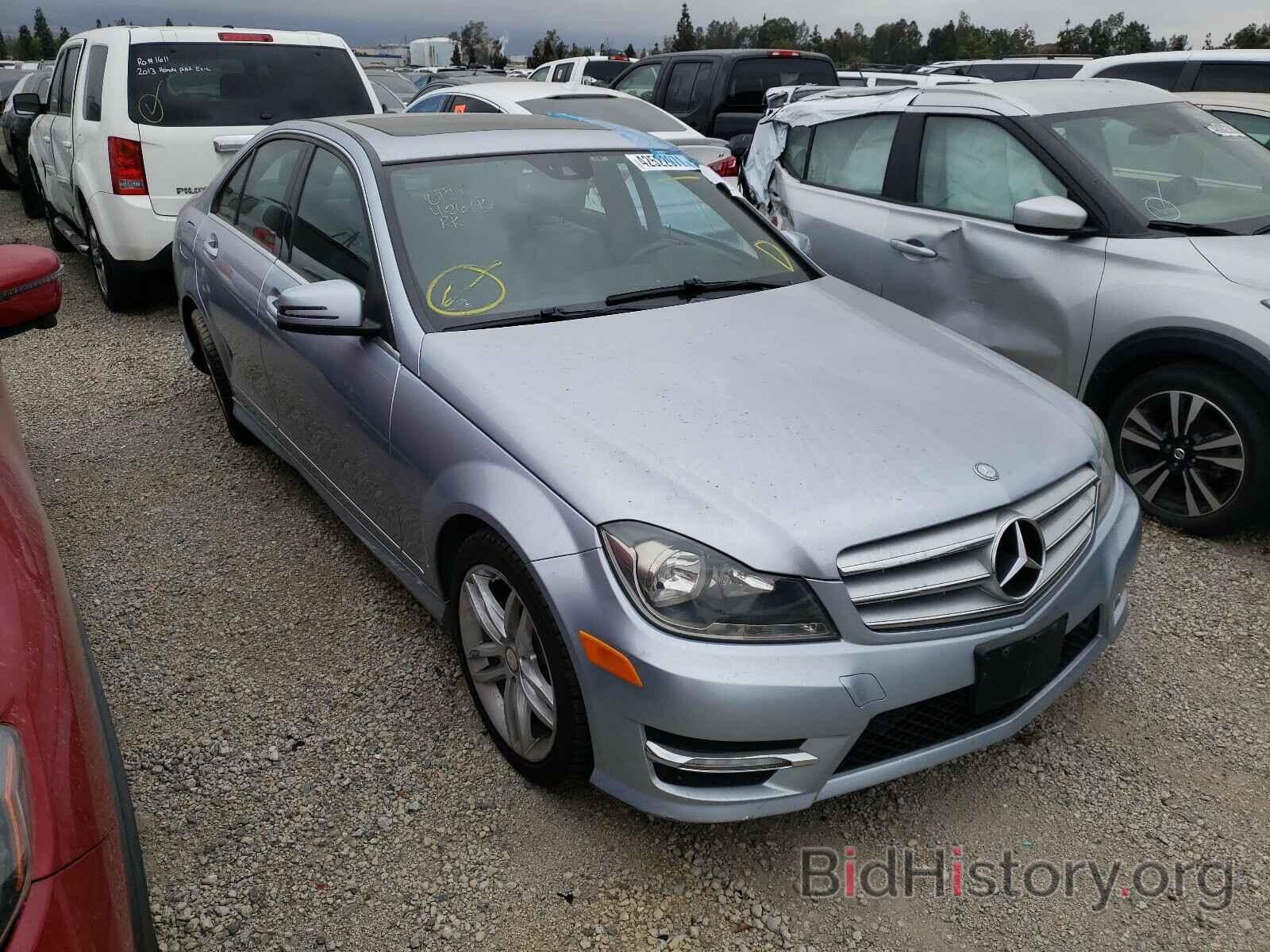 Photo WDDGF4HBXDA763904 - MERCEDES-BENZ C CLASS 2013