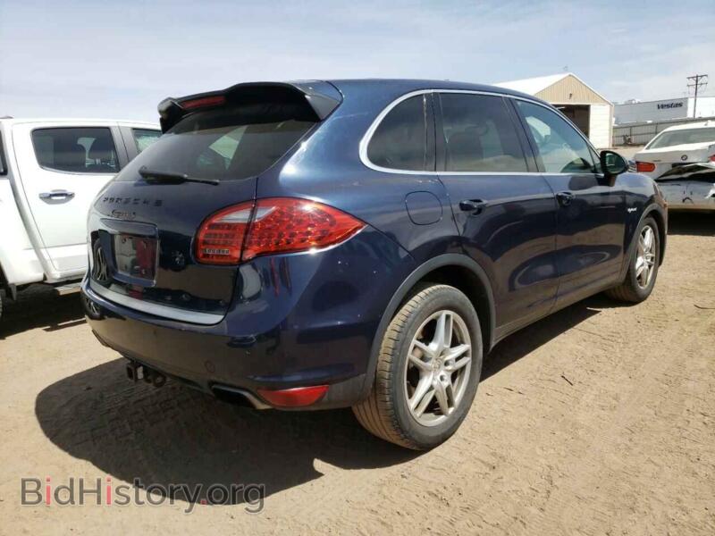 2011 Porsche CAYENNE (VIN WP1AE2A28BLA91715) — photo 4 of 10