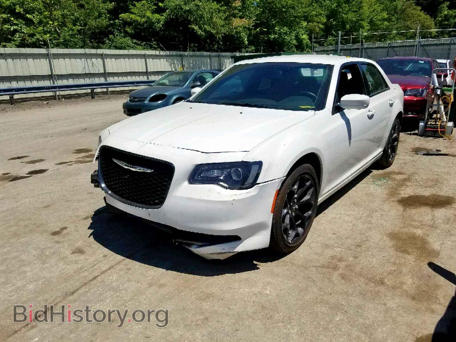 2019 CHRYSLER 300 - VIN: 2C3CCABG3KH516683 - Фото 2