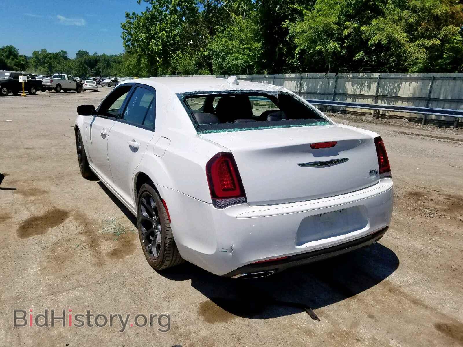 2019 CHRYSLER 300 - VIN: 2C3CCABG3KH516683 - Фото 3