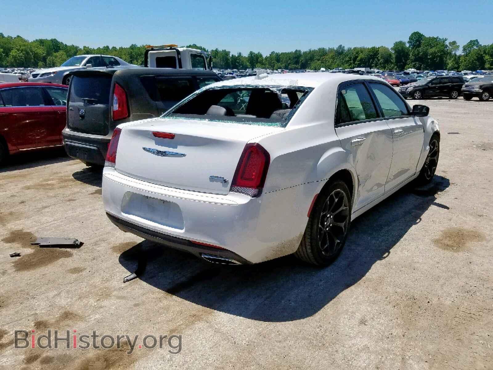 2019 CHRYSLER 300 - VIN: 2C3CCABG3KH516683 - Фото 4