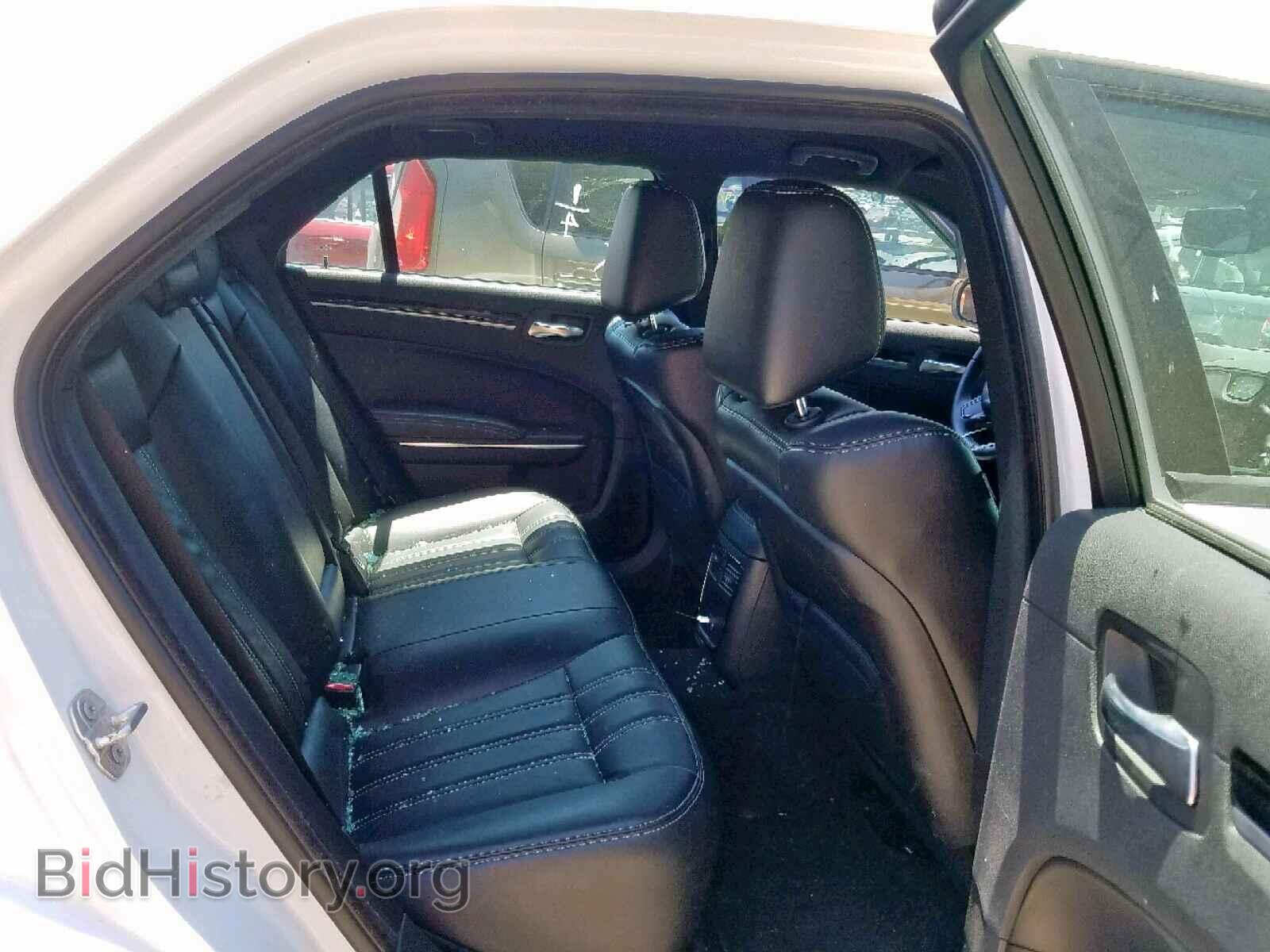 2019 CHRYSLER 300 - VIN: 2C3CCABG3KH516683 - Фото 6