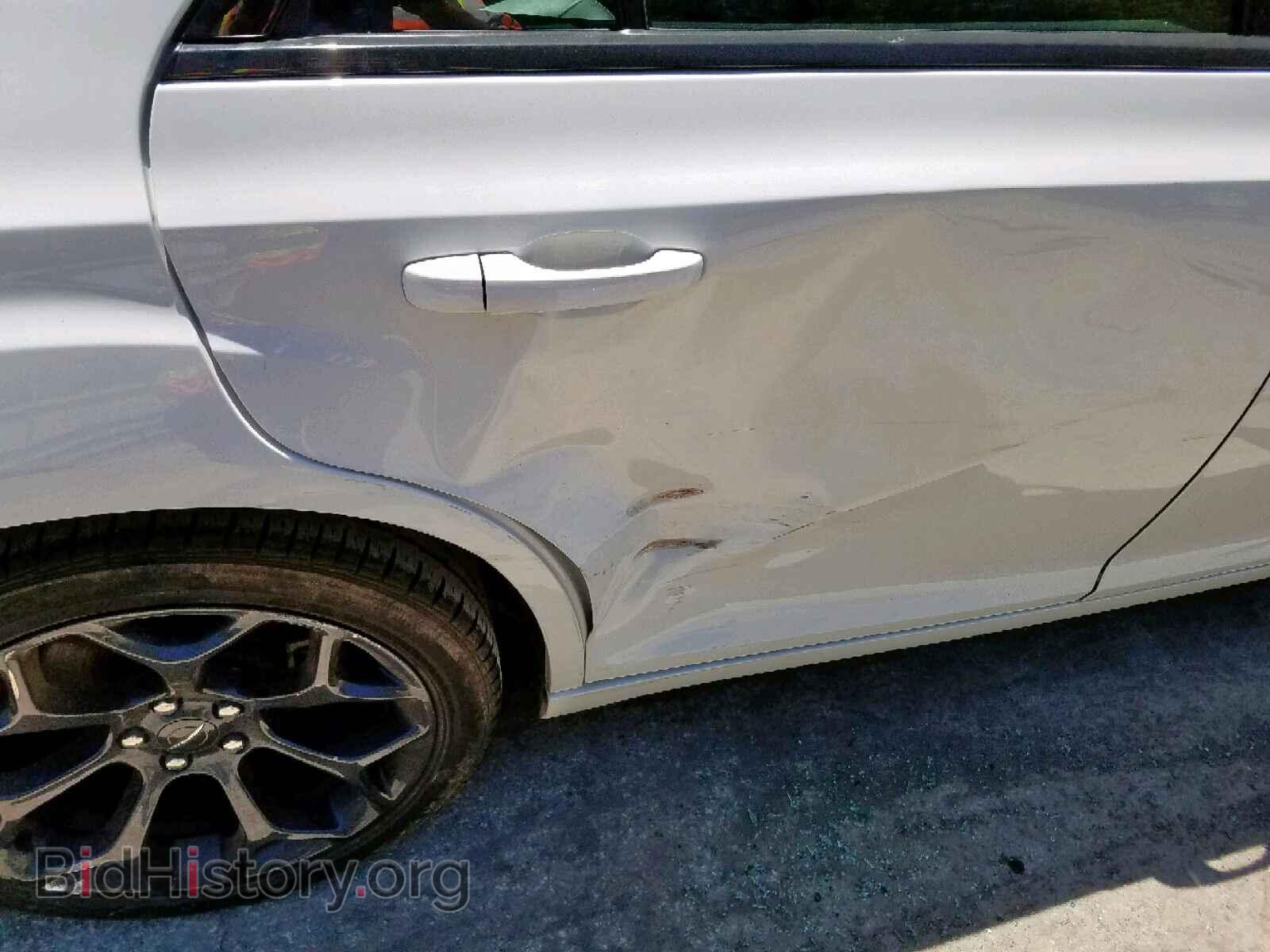 2019 CHRYSLER 300 - VIN: 2C3CCABG3KH516683 - Фото 9